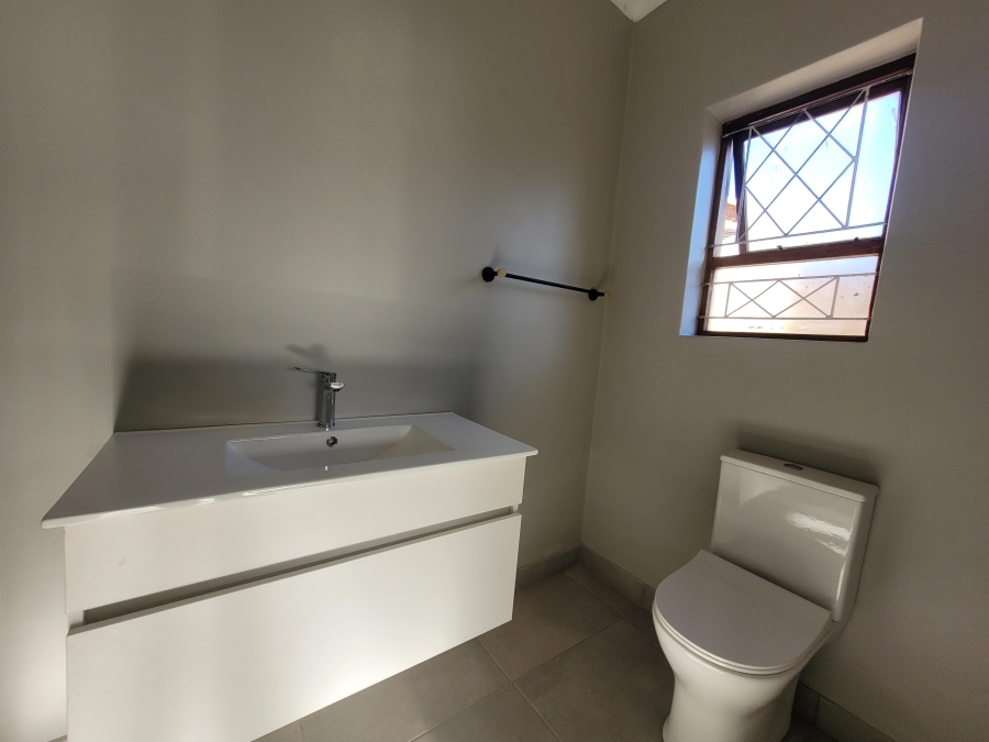To Let 3 Bedroom Property for Rent in Wavecrest Eastern Cape